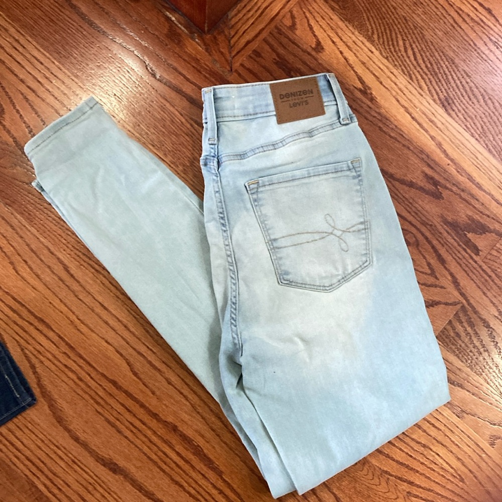 Womens denizen from Levi’s jeans size 6